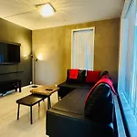 Modern 1br Flat In - & Connected Lejlighed